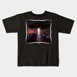 Lost in the shadow of the pyramid - Taken by UFO Kids T-Shirt